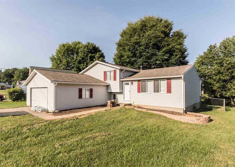 1st image of 83 Surrey Ct