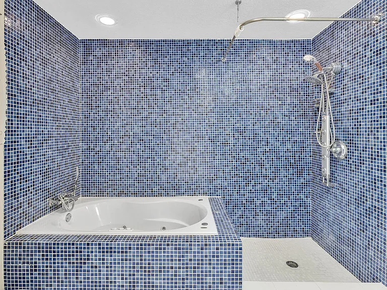 3998 NW 5th Ave — Photo 8