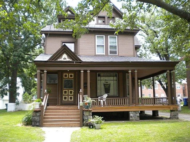 2 bed, 700 sqft, $900 — Photo 1