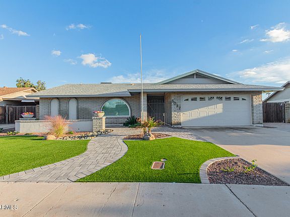 4th image of 5037 W VOGEL Avenue