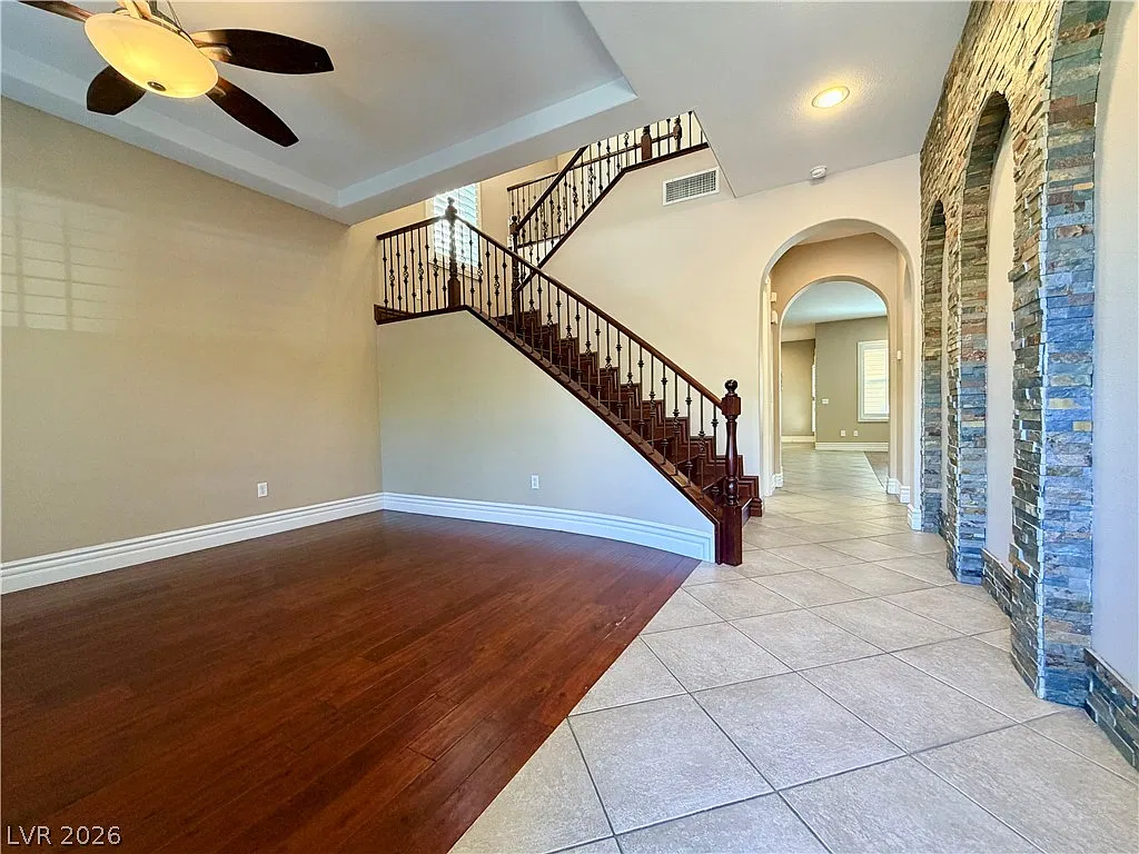 3 bed, 3.0 bath, 2901 sqft, $2,200 — Photo 2