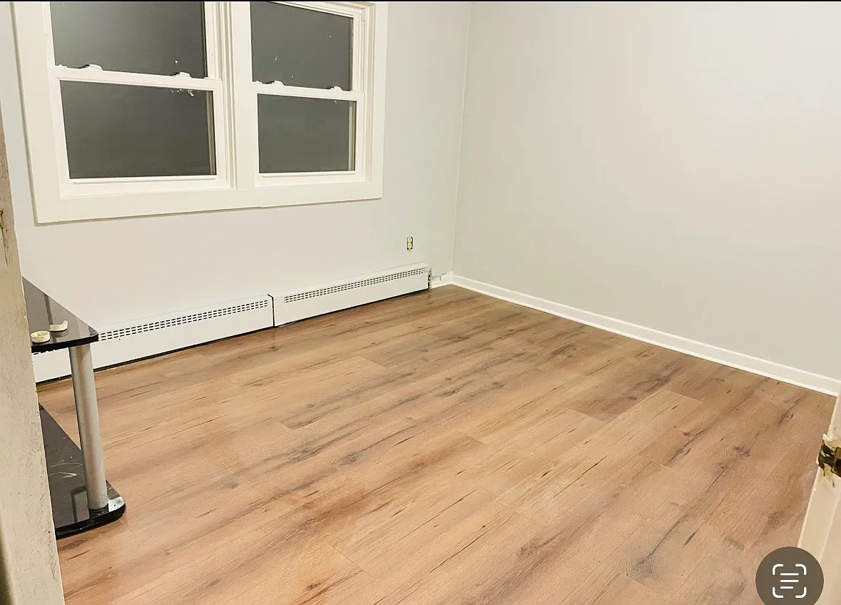 3 bed, 900 sqft, $1,300 — Photo 4