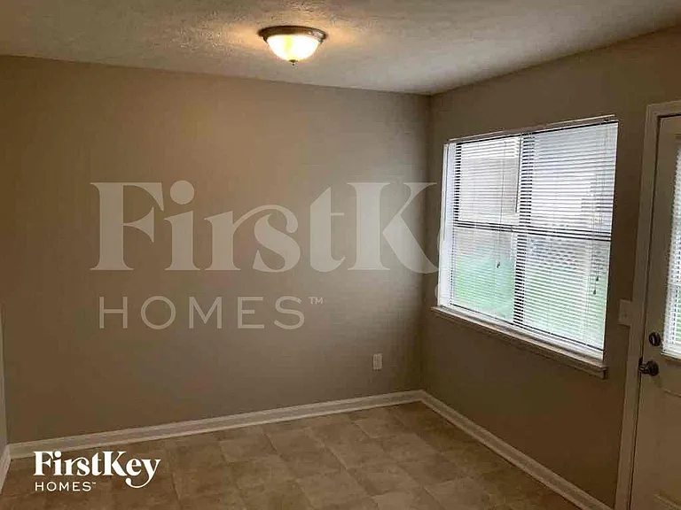 990 Green Valley Dr NW — Photo 2