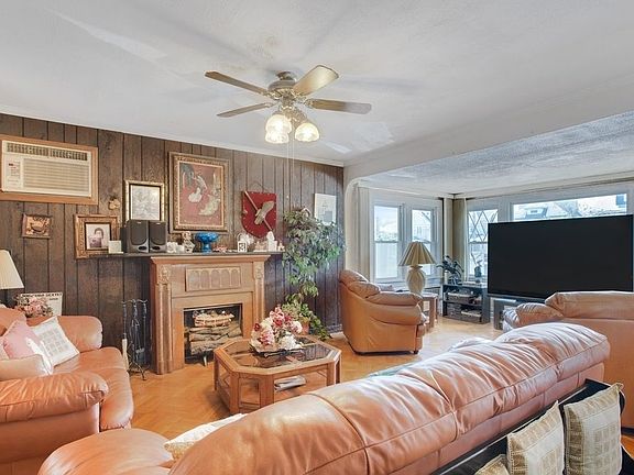 2nd image of 1759 Marine Pkwy