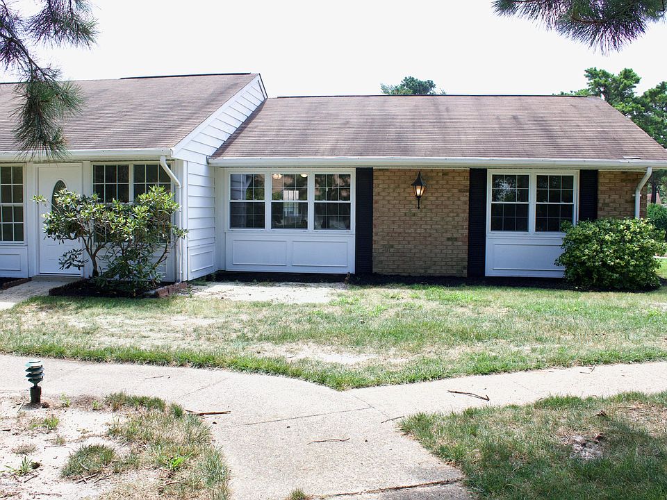 1st image of 26 Edinburgh Ln #B