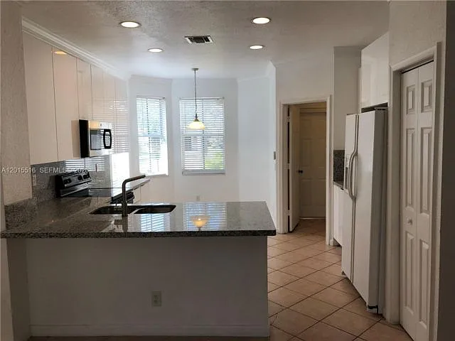 693 Live Oak Ln — Photo 14