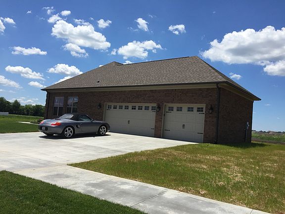 3 cars garage ~ 700ft2