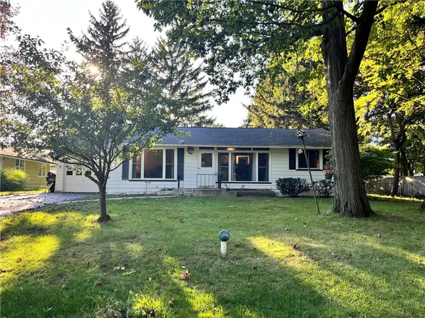 3 Ingram Dr, Rochester, NY 14624