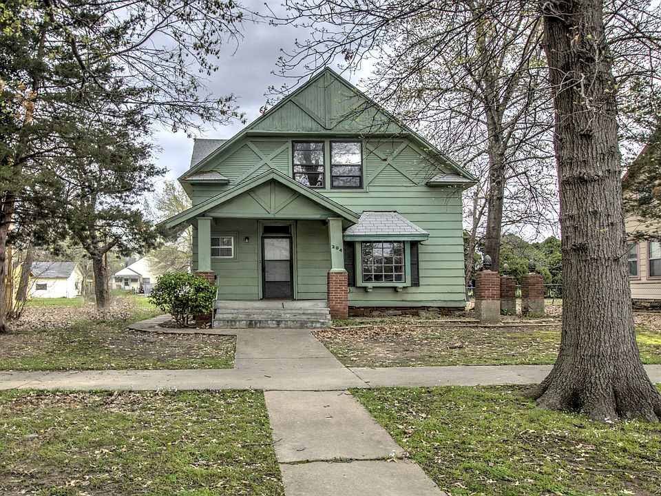 1st image of 204 E 4th St