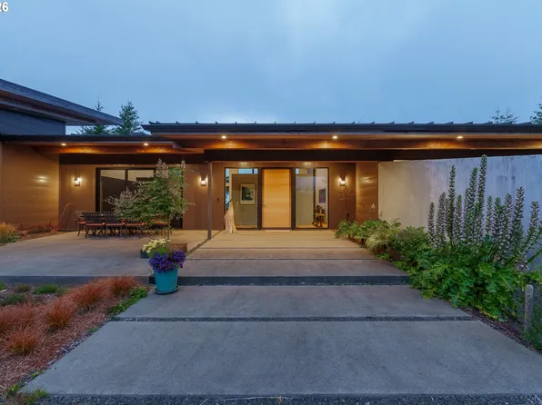 75175 Stargazer Ln, Coquille, OR 97423