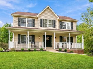 1042 S Lake Dr, Gibsonia, PA 15044