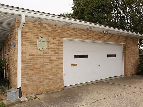 3rd image of 967 Jefferson Ave