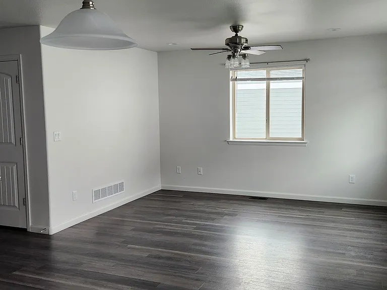 1560 Danny Pl — Photo 24