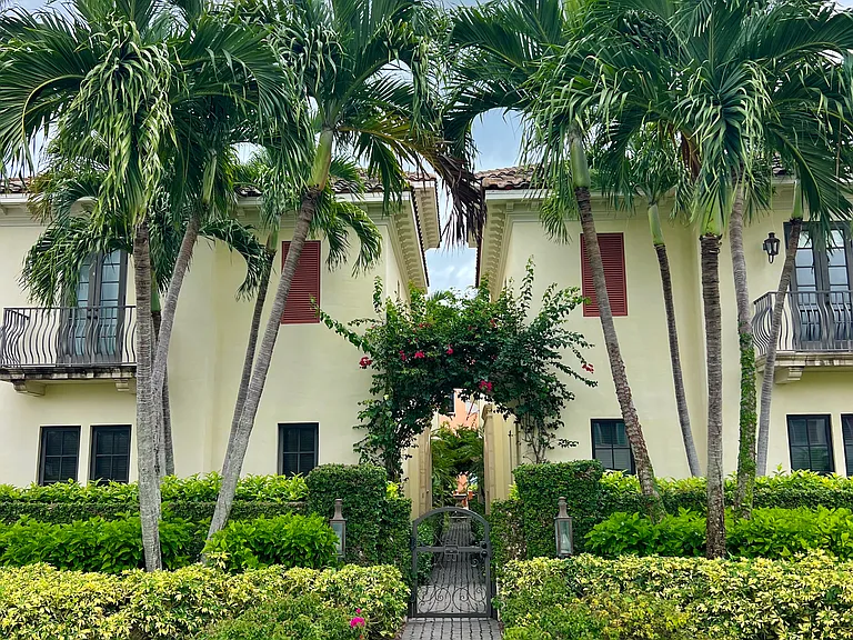 1520 Ocean Dr — Photo 1