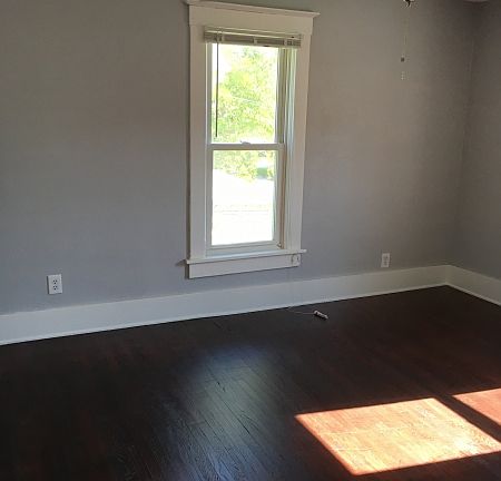 2nd image of 618 Evergreen St