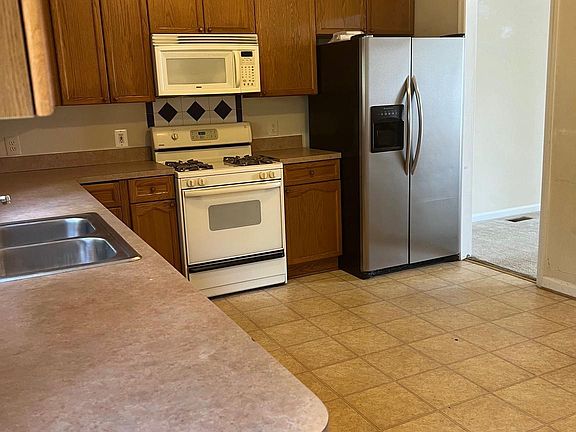 3rd image of 50 Townes Pl