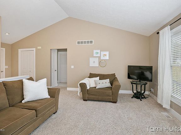 3rd image of 3748 Sussex Ct