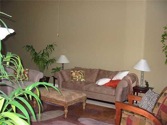 5th image of 4010 Waterford Ln