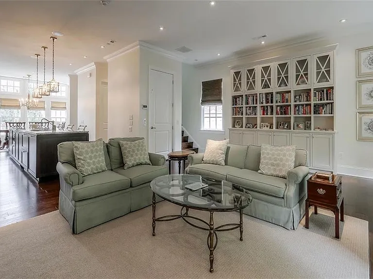 1317 Dover Cir NE — Photo 15