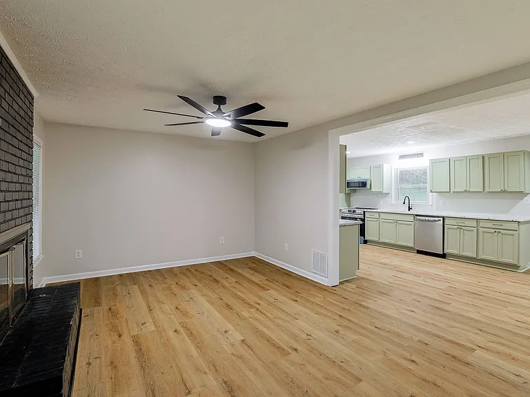 315 Ansley Dr — Photo 9
