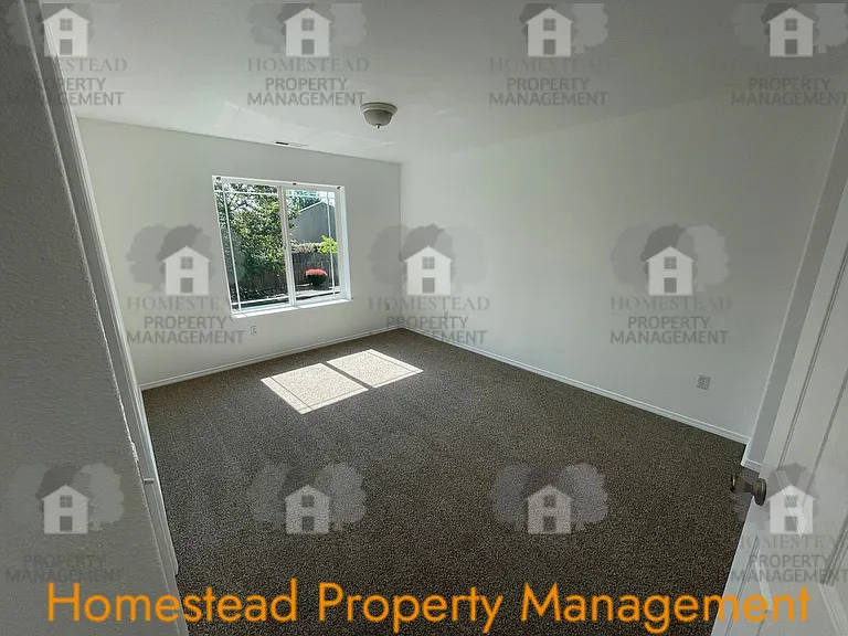 1408-1410 Falcon Loop — Photo 19