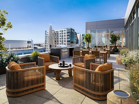 Outdoor Rooftop Terrace w/ Gas Grills