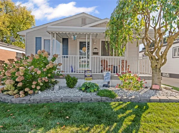 19430 Williamson St, Clinton Township, MI 48035