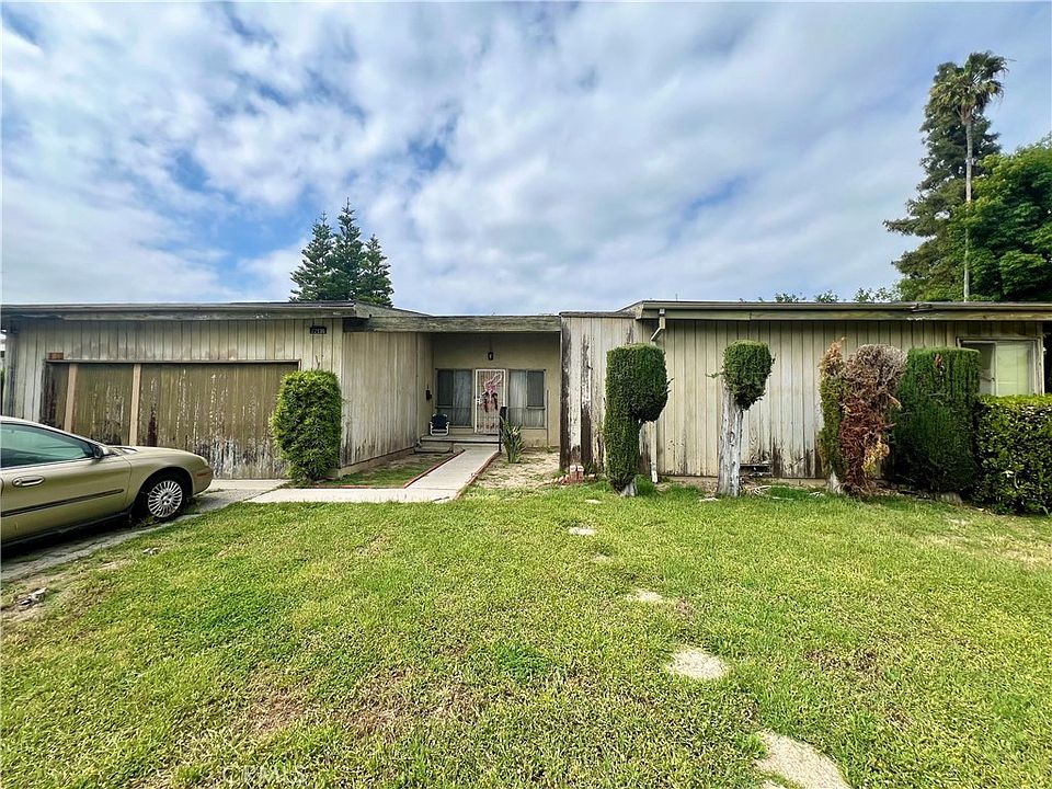 1st image of 22135 Kittridge St