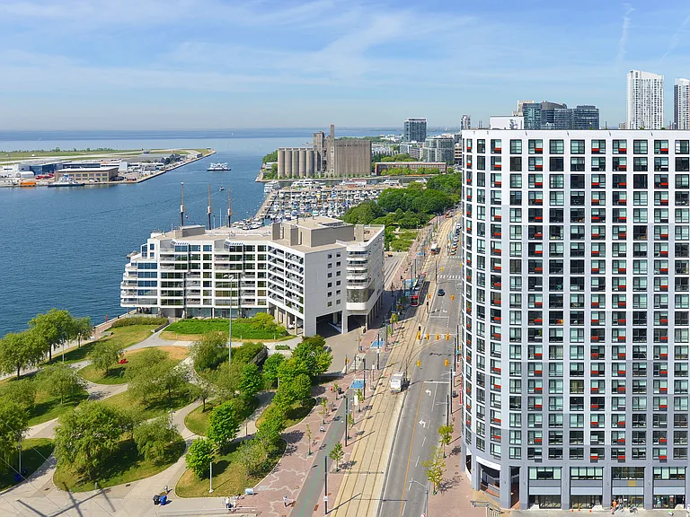350 Queens Quay W — Photo 11