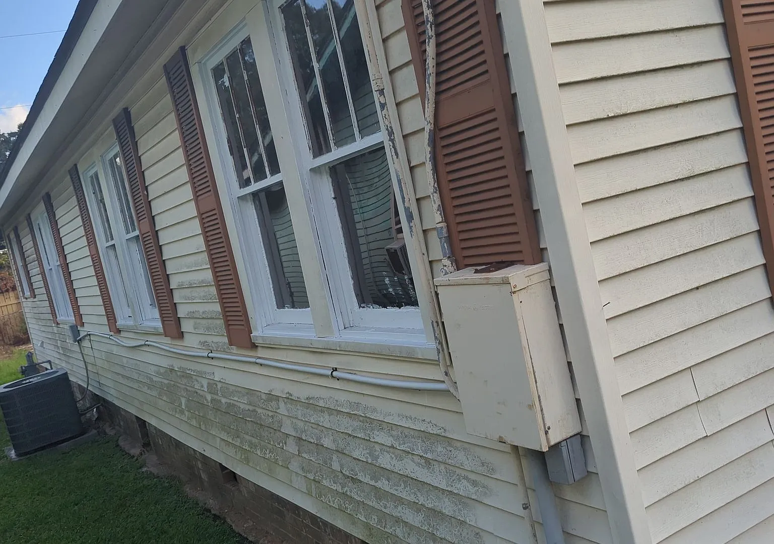 3 Bed 1 Bath — Photo 3