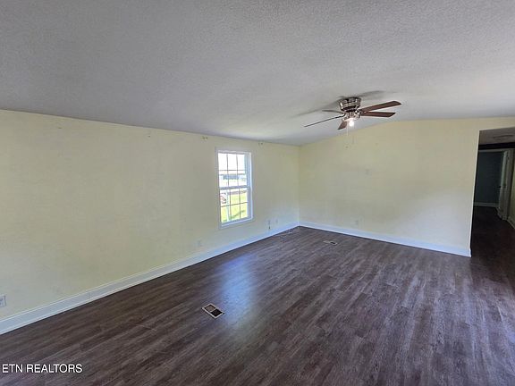 4th image of 221 Elm Grove St