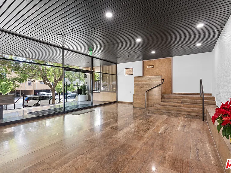 727 S Ardmore Ave #108 — Photo 40