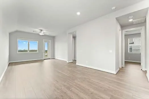 724 Lake Lacosta Dr — Photo 12