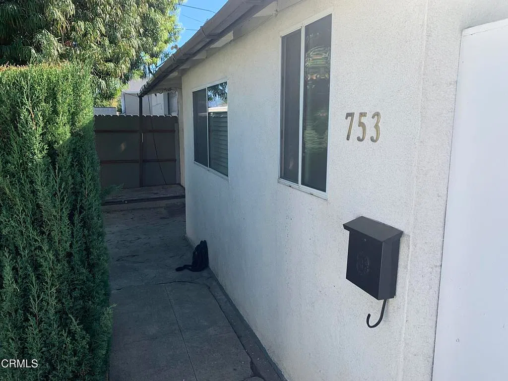 Studio, 1.0 bath, 400 sqft, $1,400 — Photo 1