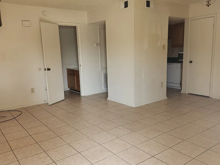 1629 Gary Ct #B — Photo 3