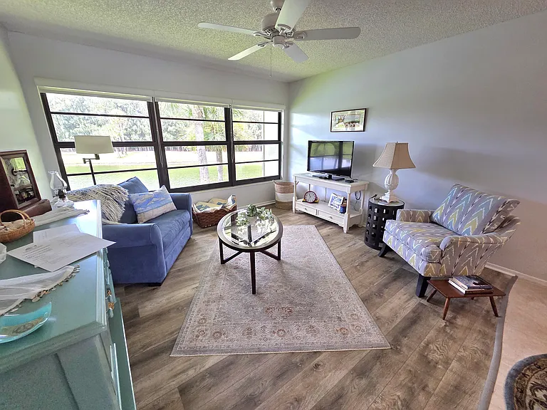 Living area w/ a chair that offers a pull-out mattress