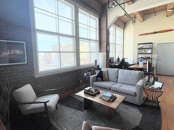 3rd image of 1010 Arch St Unit 701