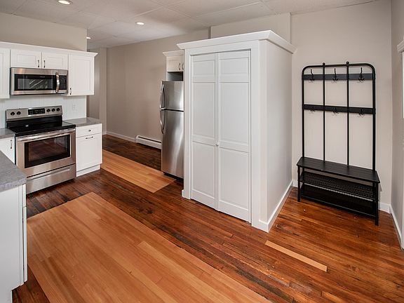 4th image of 19 Warsaw Ave #9