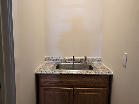 4th image of 101 W Broadway #S1