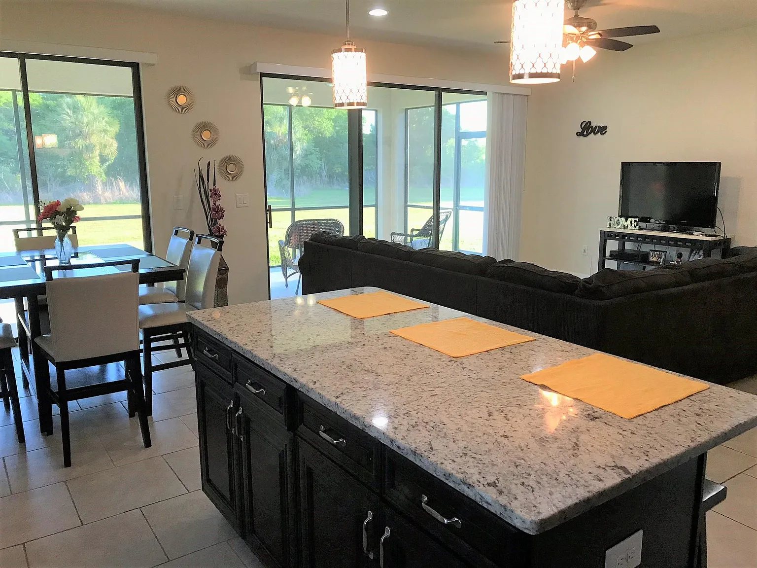 780 Rosemary Cir — Photo 3