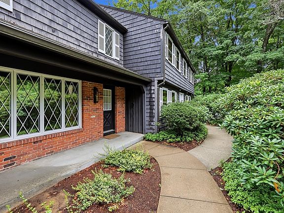 3rd image of 3 Hilltop Dr