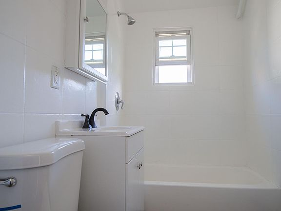 3rd image of 3138 W Wabansia Ave #2