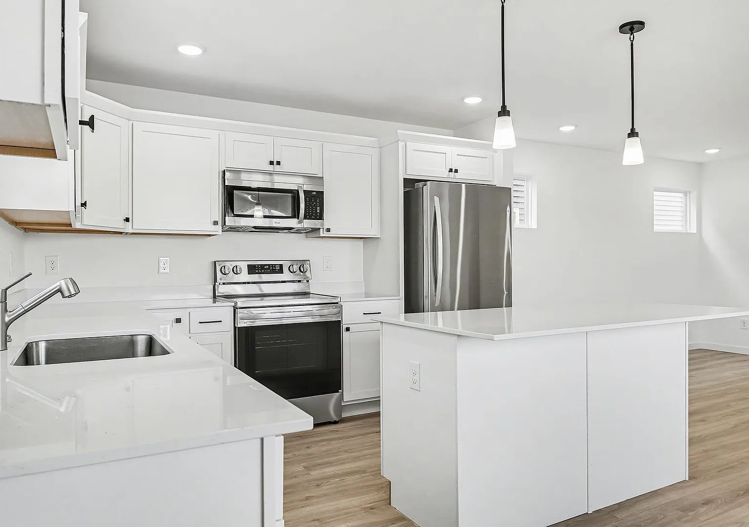 New Construction - Move-In Special: Get October FREE! Move in by September 30th to receive FREE r... — Photo 3