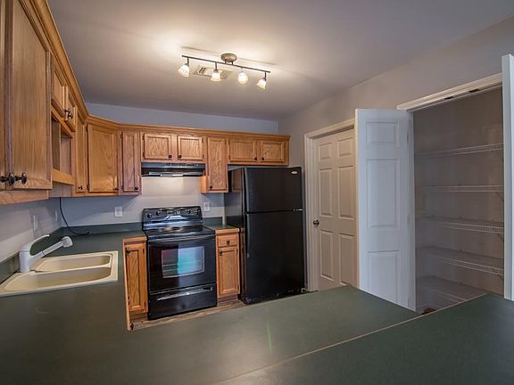 5th image of 95 Hood Park Dr