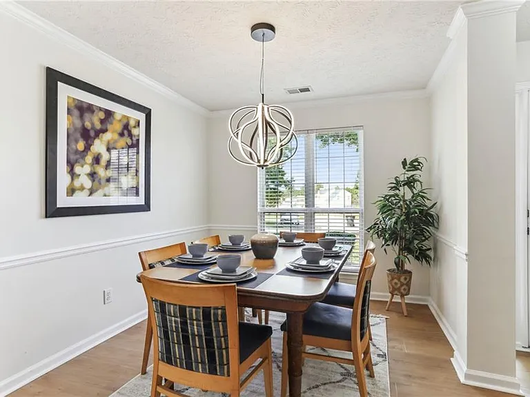 859 Springchase Dr — Photo 4