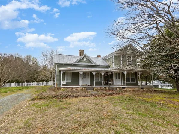 239 W Greensboro Chapel Hill Rd, Snow Camp, NC 27349