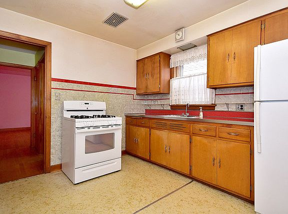 4th image of 1855 N Narragansett Ave