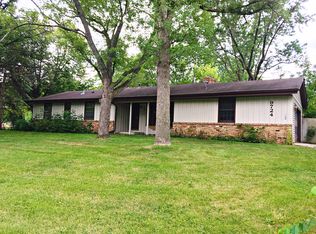 9724 Queen Rd, Bloomington, MN 55431
