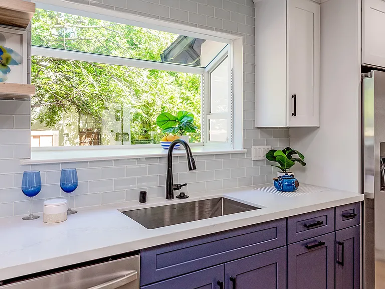 1185 W Latimer Ave — Photo 6