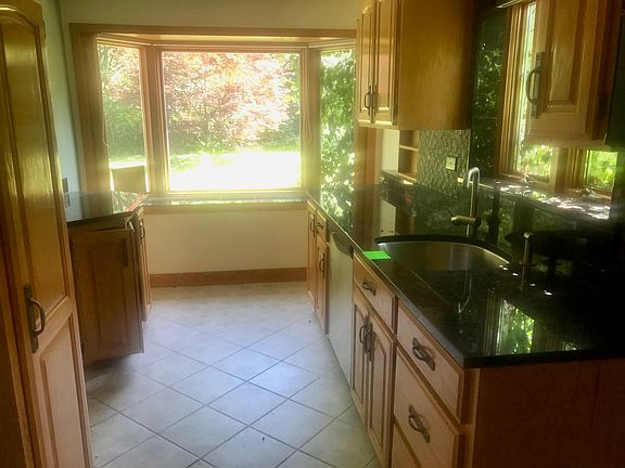 5th image of 20525 Hutchinson Ave